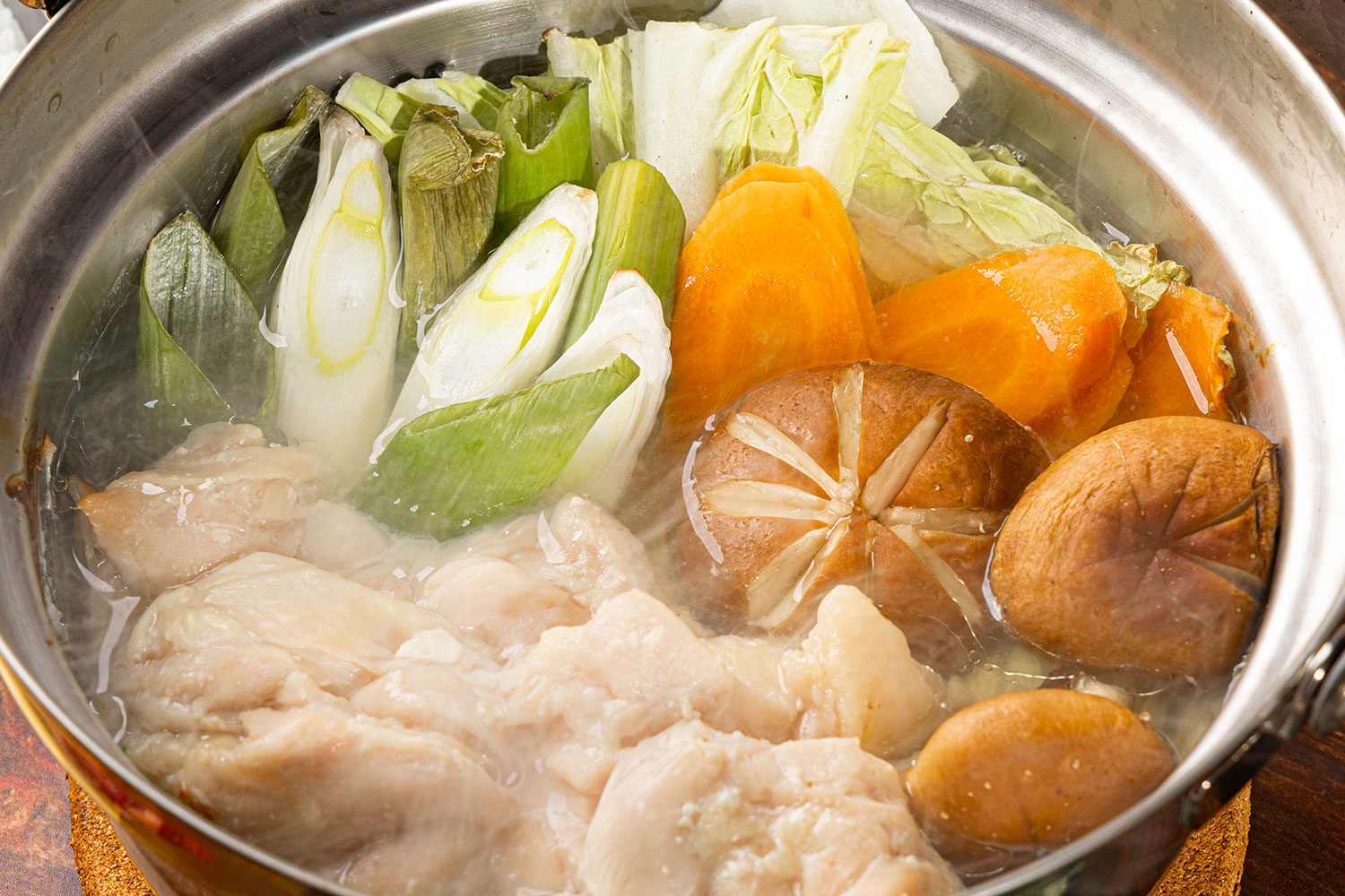 段戸牛肩ロースをはじめとした地元産ブランド肉三種盛コース02